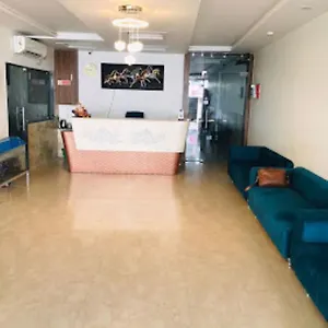 Hotel The Holly Agra ***